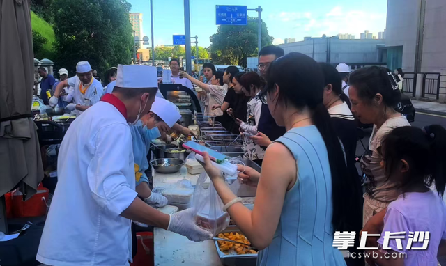 开观光巴士“造”粉丝节嗍粉节，长沙老牌五星级酒店引流有招