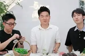 董宇辉仍未“自洽”，前员工曝东方甄选幕后成员面临“二选一”！业内：会引入职业经理人图片