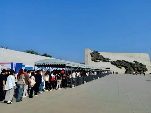 “双节”期间，沈阳“九·一八”历史博物馆迎来参观热潮