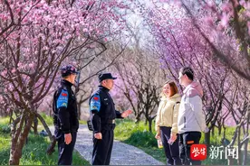 烟花三月醉扬州，看花海中的“警”色！图片