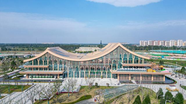 网络名人巡访团解锁起步区文旅新魅力，济南鹊华新城新气象登上热搜