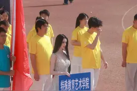 对话因长相完美上热搜的听障女孩：知道自己美，为和健听朋友沟通每月花四千元训练图片