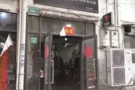 汉堡香不怕巷子深？网友吐槽牛约堡“脏乱差”图片