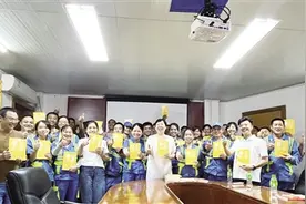 敬业奉献“中国好人”王凤丽：扫地“扫”出了“大名堂”图片
