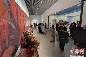 “色彩的回响——黄建新油画作品展”在新疆美术馆开幕图片