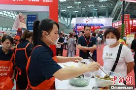 中国“嗦粉”经济兴起  各种米粉争相“出圈”图片
