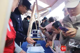 新奇！滴——用“指纹”刷开警营开放月的大门图片