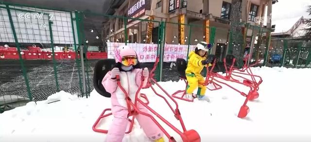 “夜滑”“景+滑”“剧+滑”跨界融合 “一站式”冰雪体验点燃冰雪消费热引擎