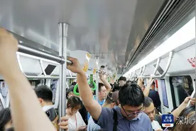 便衣队+敬告执法，深圳轨道公安执法有力度、更有温度图片