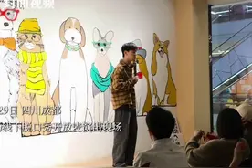 脱口秀演员的“段子日常”：一个人 一支麦 一张嘴给大家讲故事图片