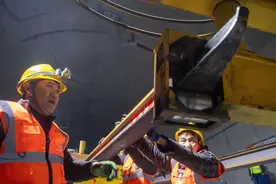 渝厦高铁重庆东至黔江段全线轨道贯通图片