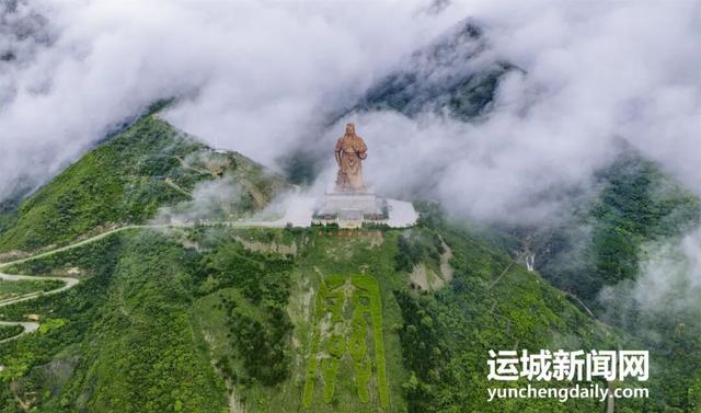 雨洗河东千峰翠　云裁运城万缕纱