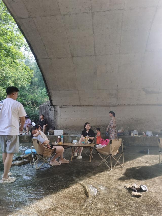 这个夏天，道观河景区火了，天然河道成“天然空调房”