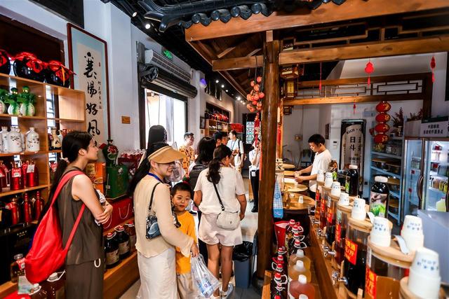 “这是活着的古城！”文旅大V跨越千年，探访襄阳古城、北街、管家巷