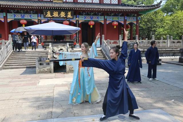 龙虎山藏着“神仙玩法”？这个周末，青萍剑+八段锦免费学！