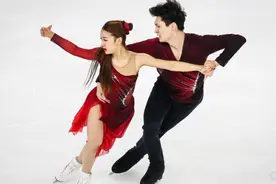 中国队夺得亚冬会花样滑冰冰上舞蹈银牌图片