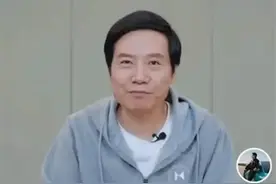 连上两个热搜！雷军回应“国庆7天AI雷军骂了8天”，还称小米被造谣致股价下跌！怎么办？他也给出建议图片