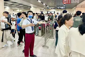 司门口黄鹤楼站创新高！江汉路站创新高！武汉地铁客流三天连破500万乘次图片