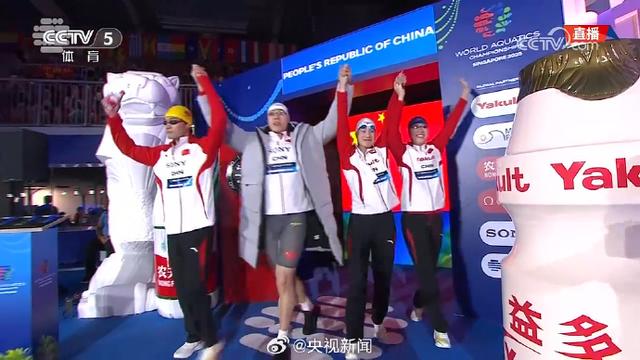 中国游泳4×100混接夺得银牌