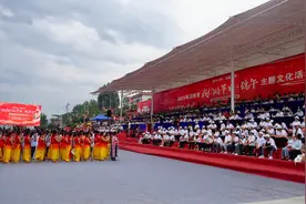 各路“屈原”坐船头，谁是你心中的第一名，溆浦龙舟表演赛盛大开赛图片