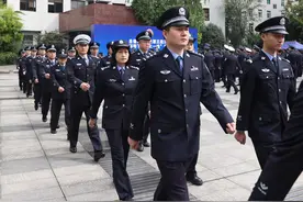 下到最基层，战在第一线——四川公安纵深推动“万警下基层”，公安基础工作质效不断提升图片