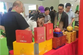 坦洋工夫茶联合王秉乾酒亮相茶博会引热捧图片
