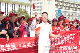 国庆去看胡杨林！陕西开行2024年首趟额济纳方向旅游专列图片