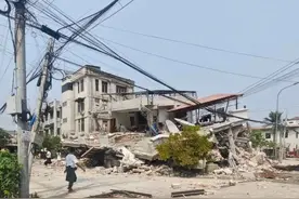 缅甸强震现场：有建筑受损，地标性大桥部分坍塌图片