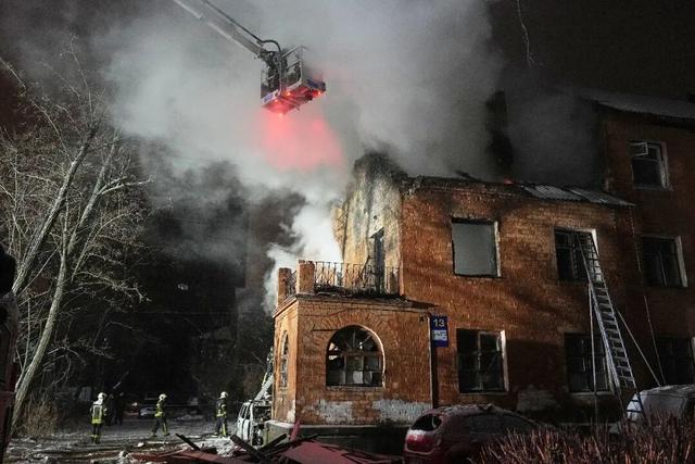 大动作！俄国防部：使用“榛树”导弹袭击乌克兰，这是对普京官邸遭袭击的回应！泽连斯基曾表示，有望在2026年上半年结束俄乌冲突