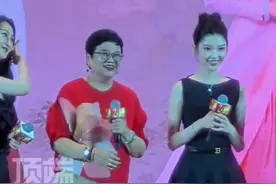 接棒《红海行动》，黄轩于适率颜值小队“蛟龙闹海”图片