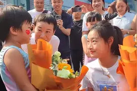 奥运冠军昌雅妮回家乡仙桃了，她给母校带了一份特殊礼物图片