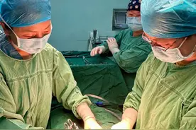 女子卵巢妊娠 妇科专家团队紧急施救图片