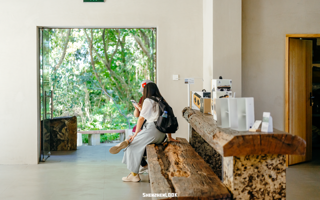 开在公园里的玻璃书房 · 深圳新安静空间