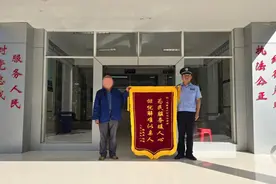 “熊孩子”豪掷千元买“皮肤”，民警出手挽回家长“血汗钱”图片