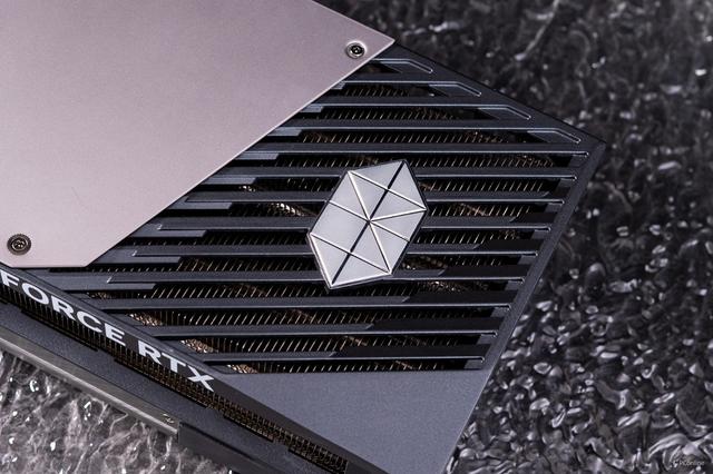 微星GeForce RTX 5080超龙SOC显卡评测：实力出众的“西装暴徒”