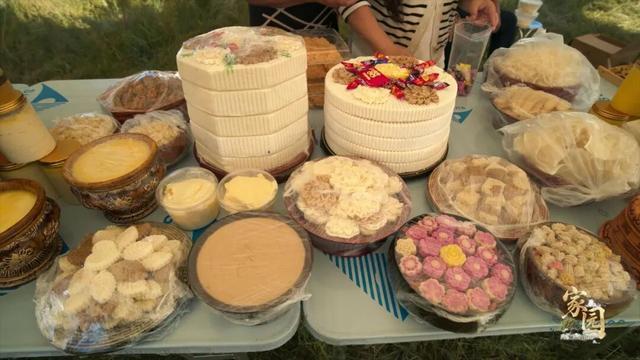 西拉沐沦河畔的石榴花