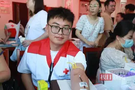 为生命护航，应城市154名医务工作者无偿献血4.8万毫升图片