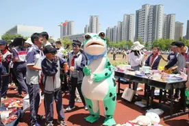 10分钟卖光160件！这场校园里的爱心义卖人气爆棚图片