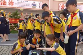 “科普大蓬车”走进玉林市兴业县第一实验小学图片