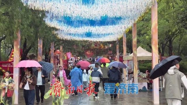 一年四季 泉在济南丨雨中秋色别样好 公园景区别有一番动人韵味
