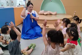 当绘本与手工邂逅，孩子制作出了银杏叶风铃图片
