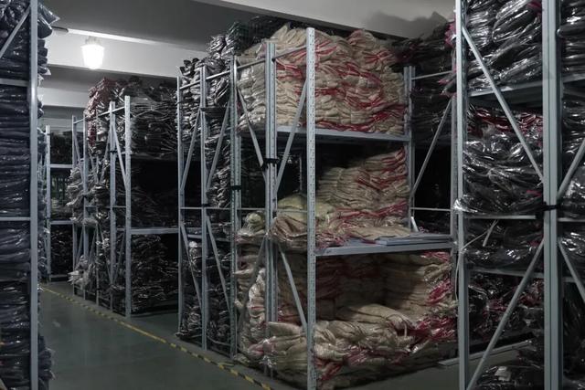 退伍老兵爆改平湖羽绒服：请杨超越代言，在拼多多年销八千万