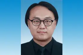 高世名增选为中国文联副主席，曾任中国美术学院院长图片