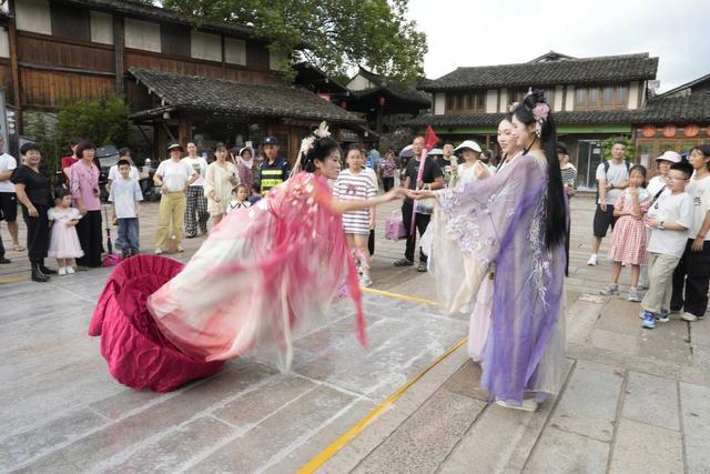 一步一景皆画卷 国庆假期来楠溪江丽水街当一日宋“潮”人