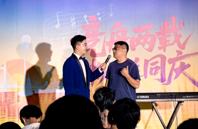 昨夜，舟山这里有场绝美盛宴！不少人掏出手机拍拍拍→