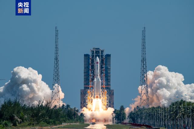 现场视频丨我国成功发射卫星互联网低轨卫星