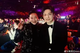 晒合影秒变“迷妹” 惠英红把樊振东叫成了小肥图片
