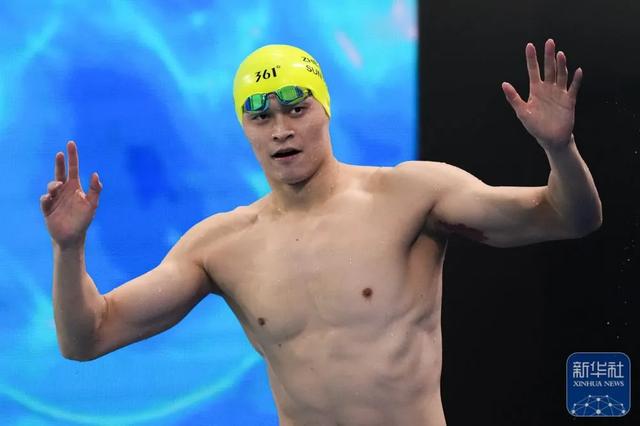 全运会男子400米自由泳：张展硕夺冠	，潘展乐第5，孙杨第6；此前孙杨哽咽说坚持很值得，还想站上领奖台