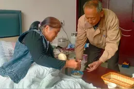 点赞河北 | “你若不离，我定不弃”，邯郸大叔27年照顾瘫痪妻子图片