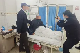 身份证遗失后，九旬老人住院就医受影响，民警将办证窗口“搬”进医院图片